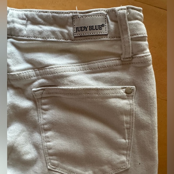 Judy Blue White Button Fly Non-distressed Frayed Hem Jean - Picture 7 of 7